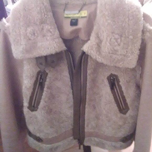 Beautiful jacket - Picture 2 of 4